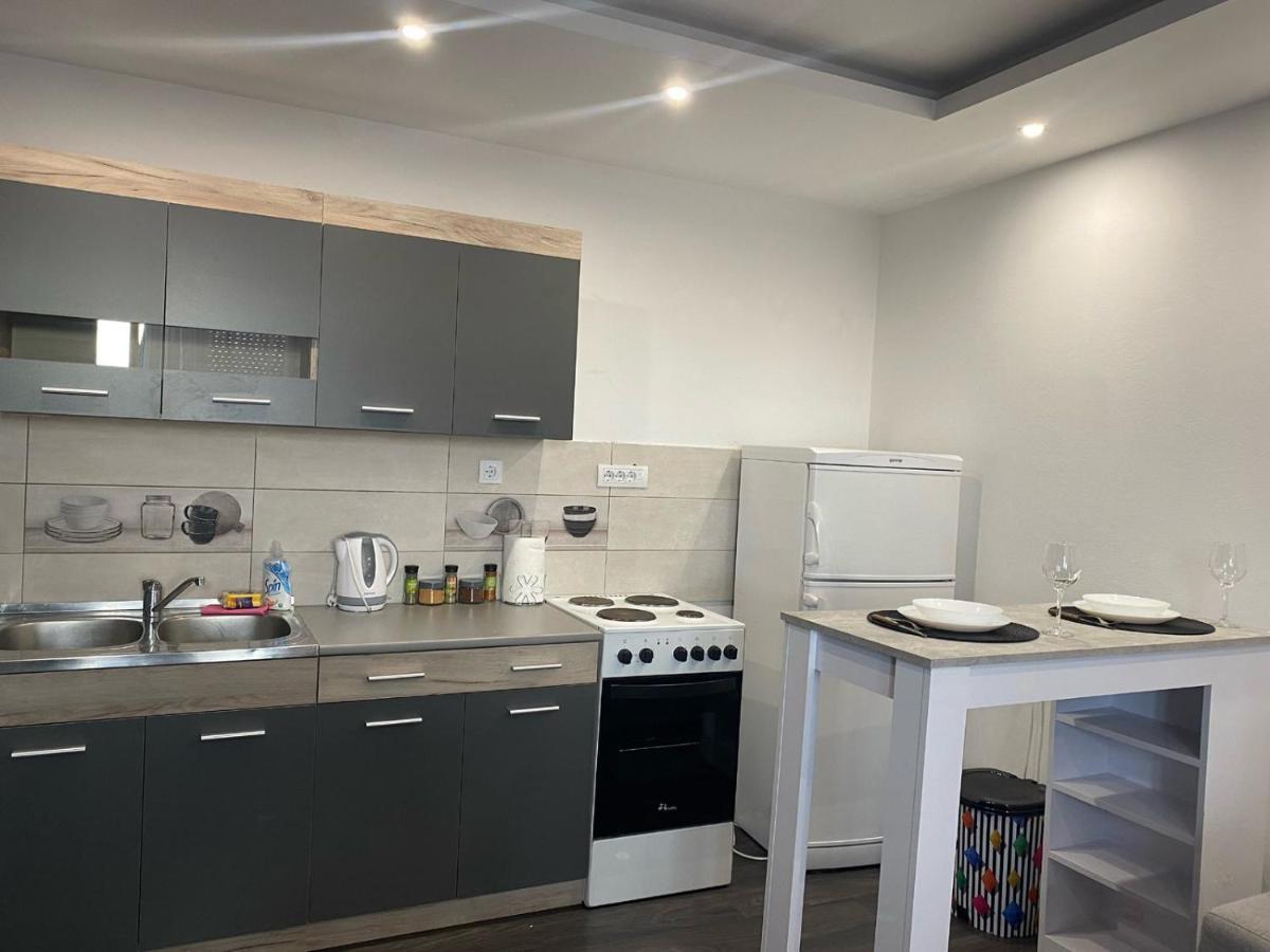 Apartman Mici Ni Exterior foto